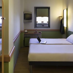 Habitación Estándar con 2 Camas Individuales